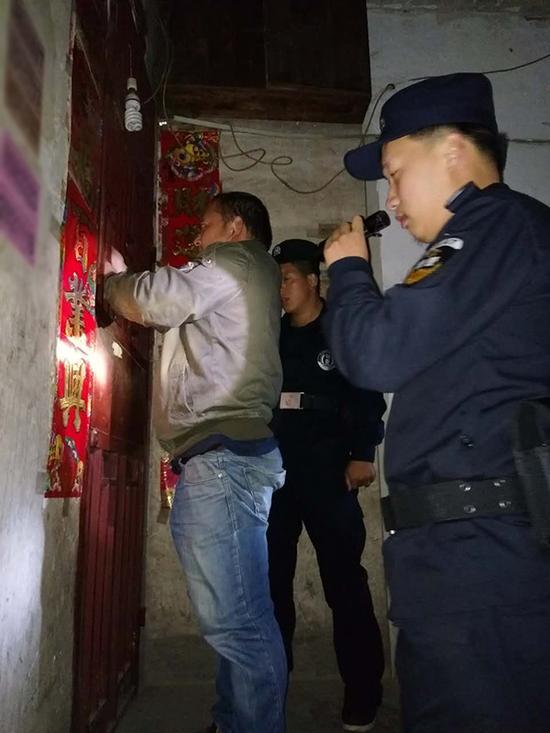 池州粗心妈妈误将幼女锁家中 